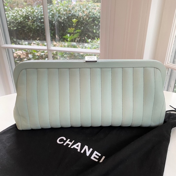 RARE authentic Chanel lamb skin clutch - Picture 11 of 14